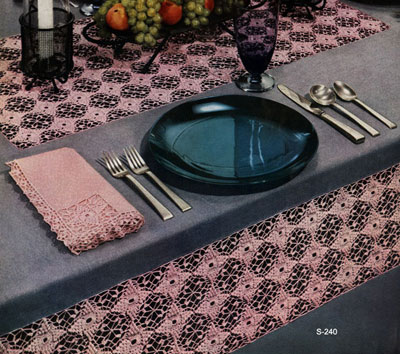 Modern Mode Tablecloth & Napkin Pattern #S-240
