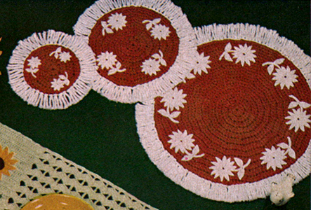 Daisy Time Table Doily Pattern #5