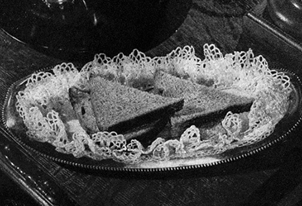 Bread Tray Doily #7634