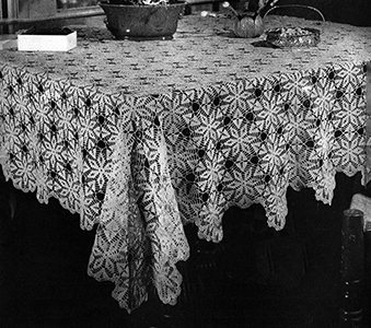 Mountain Laurel Tablecloth Pattern #7644