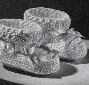 Crocheted 4 Piece Infants Set Pattern booties