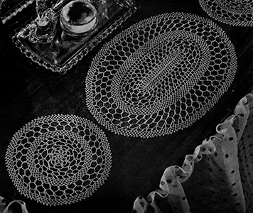 Vanity Doilies Pattern #4-76
